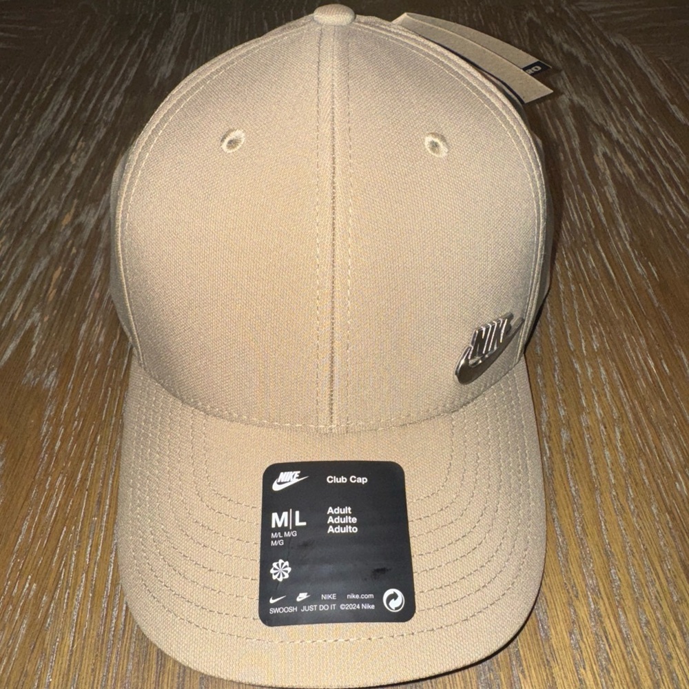 Nike Dri-FIT Club Cap Structured Metal Logo Unisex Hat Khaki M/L FB5371-247 New